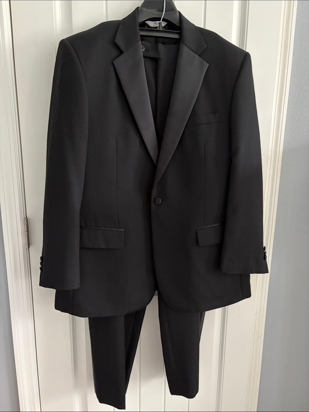 2pc. VERSINI Men’s Black Tuxedo Suit Satin Lapel Pleated Pants 41x30